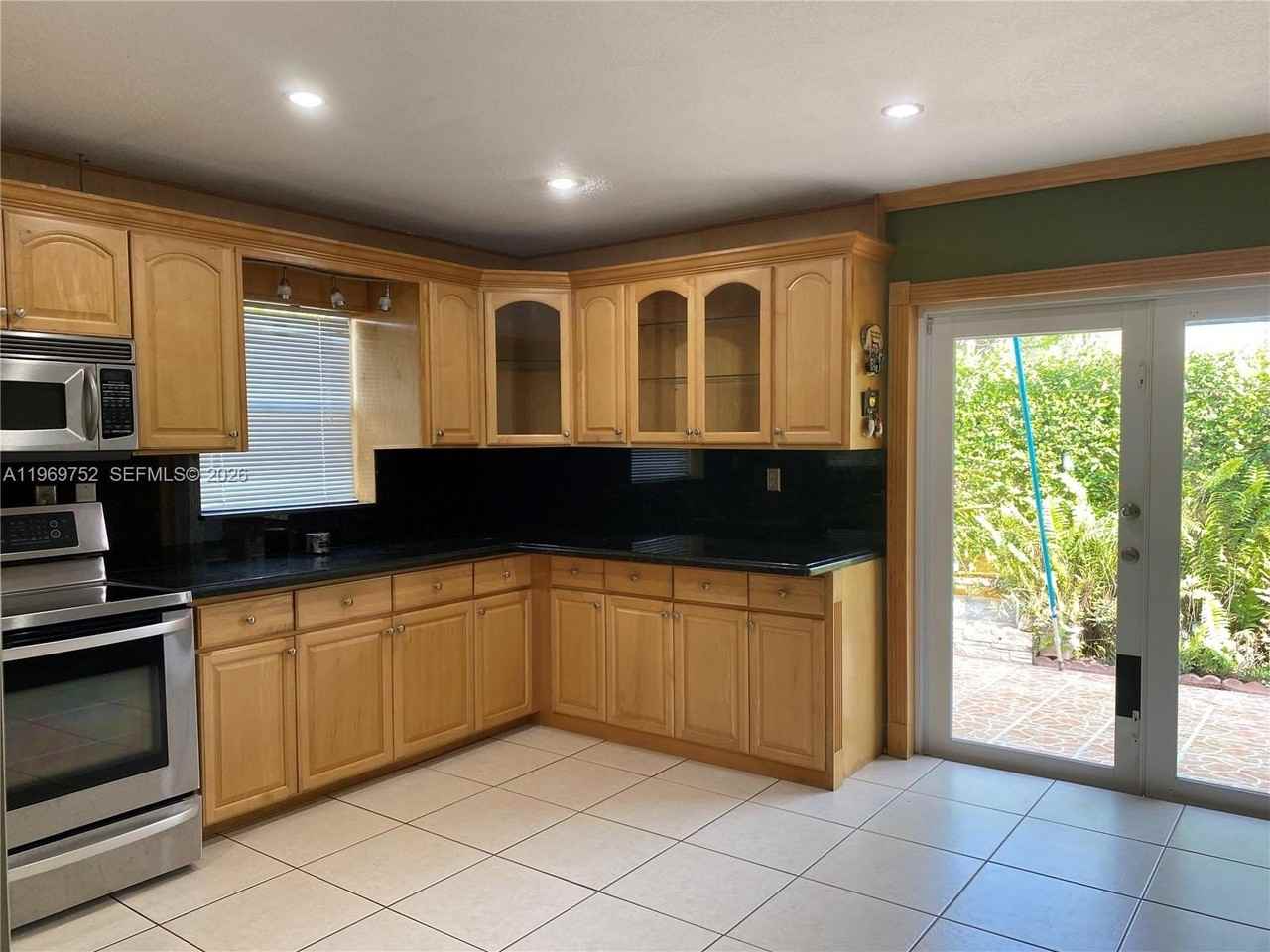 720 Nw 123rd Ave - Photo 5 of 40