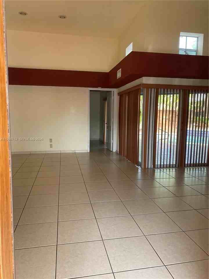 720 Nw 123rd Ave - Photo 6 of 40