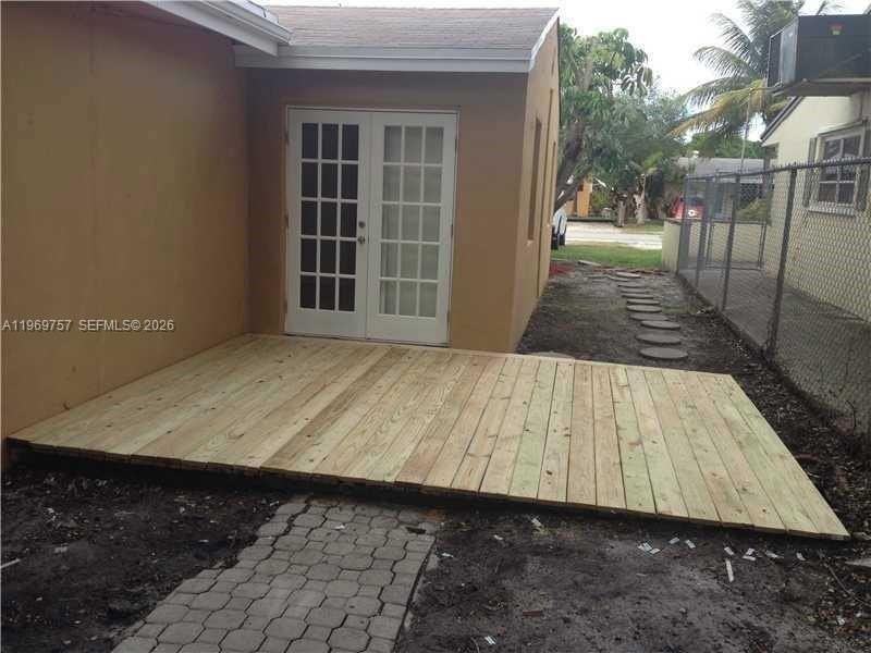 2418 Liberty St #A - Photo 6 of 8