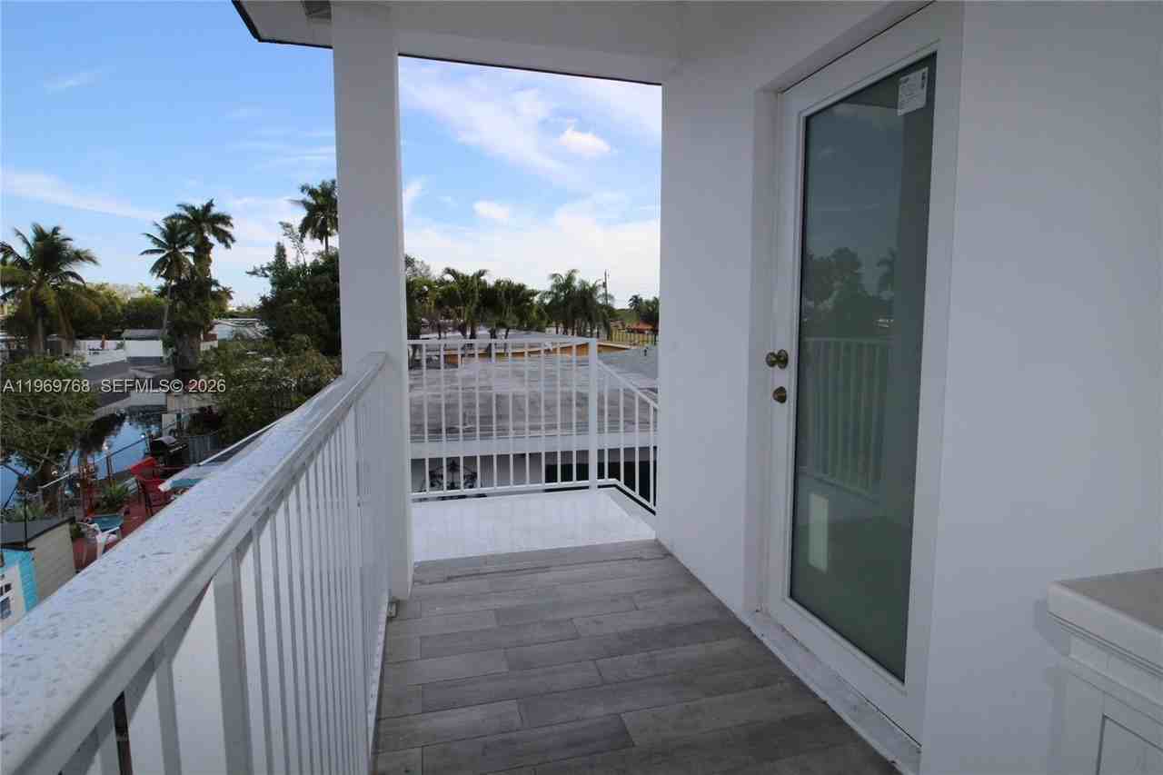 11135 Sw 48th St #1 - Photo 5 of 17