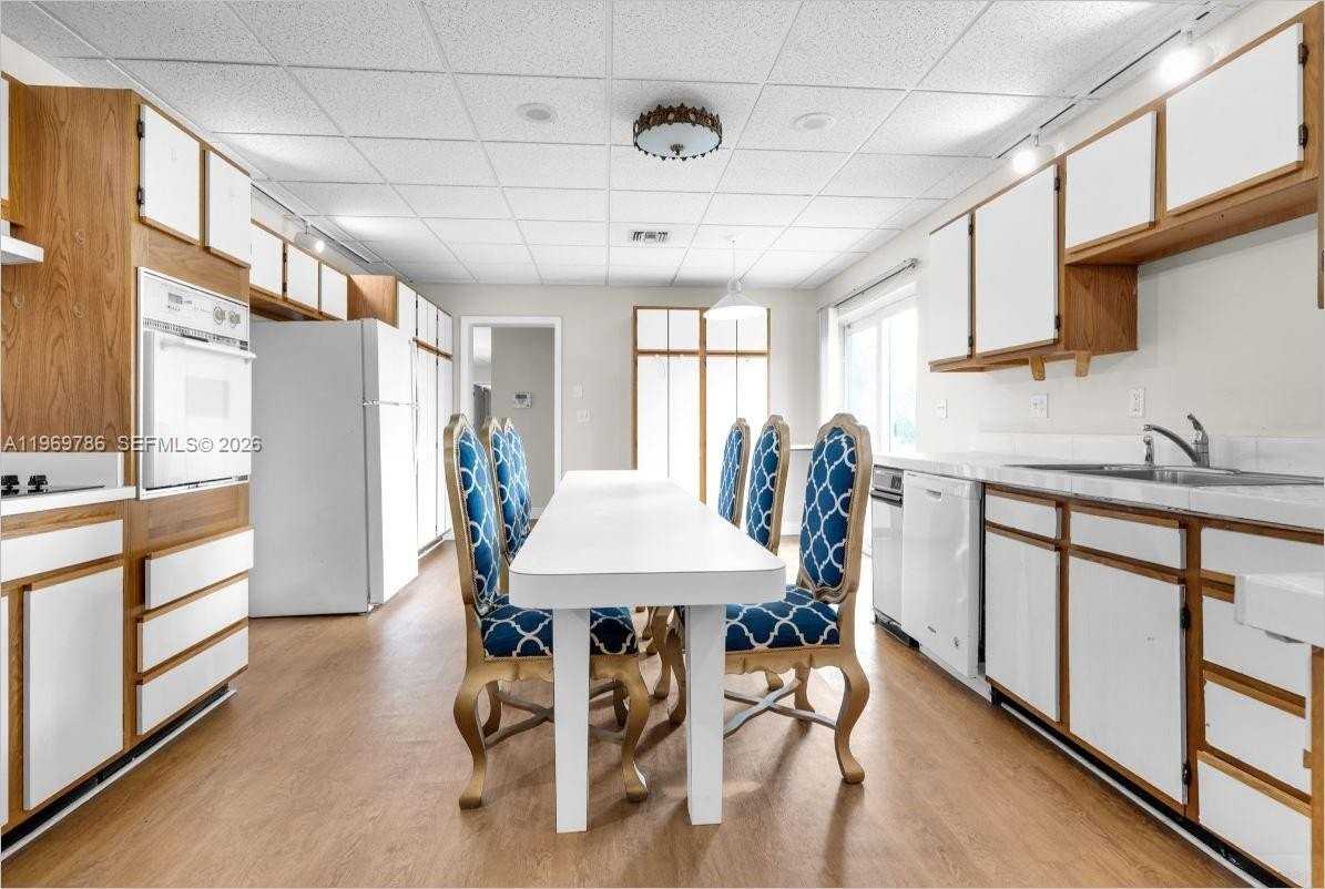 14820 Naranja Lakes Blvd - Photo 5 of 35