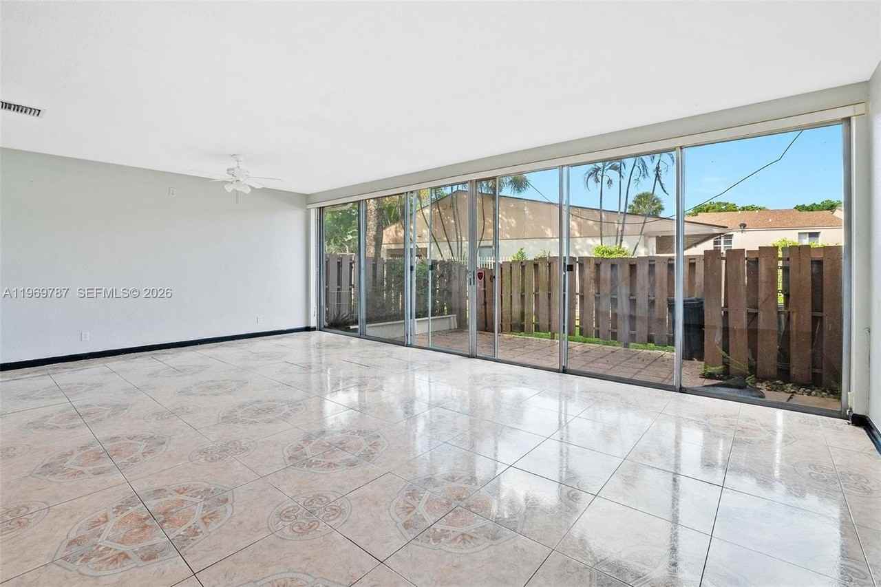 833 Nw 82nd Ave #6 - Photo 3 of 25