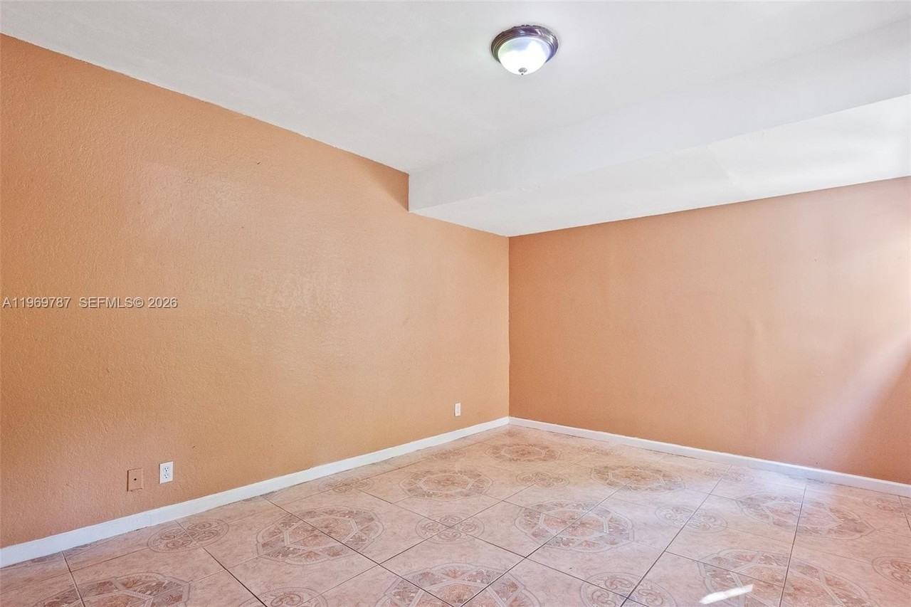 833 Nw 82nd Ave #6 - Photo 7 of 25