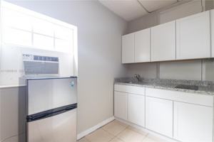 featured image of 5807 Sw 41st St #2