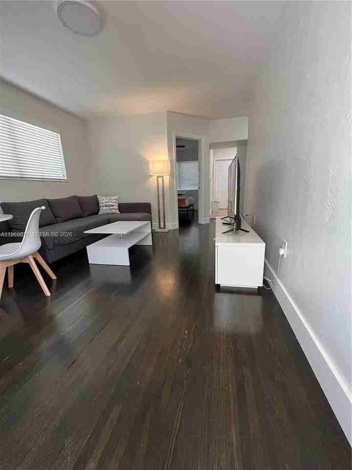 620 Jefferson Ave #4 - Photo 3 of 18