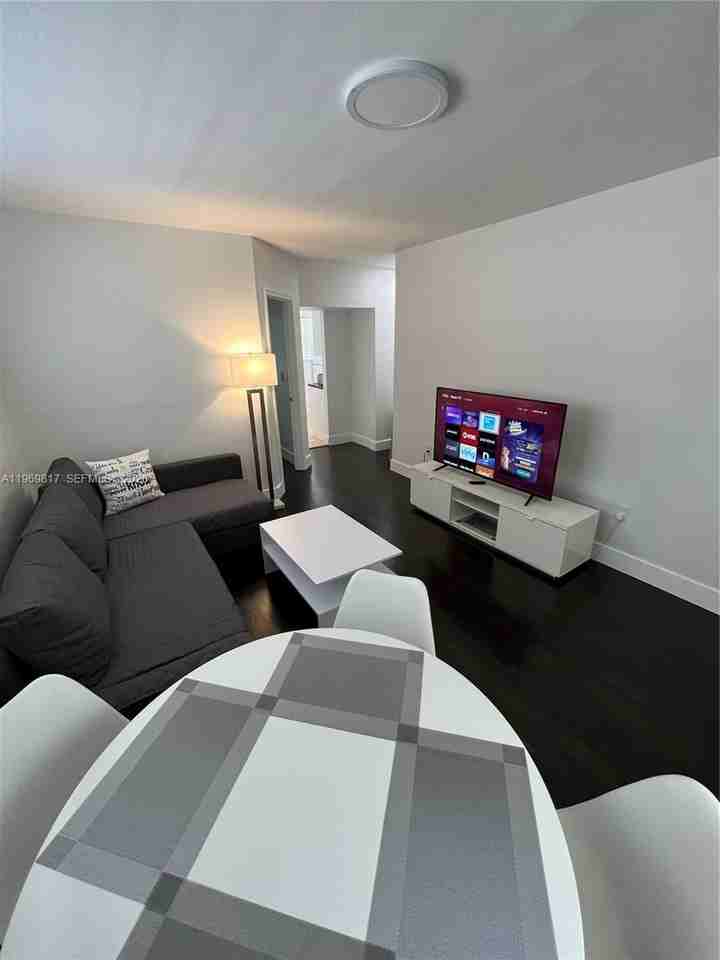 620 Jefferson Ave #4 - Photo 4 of 18