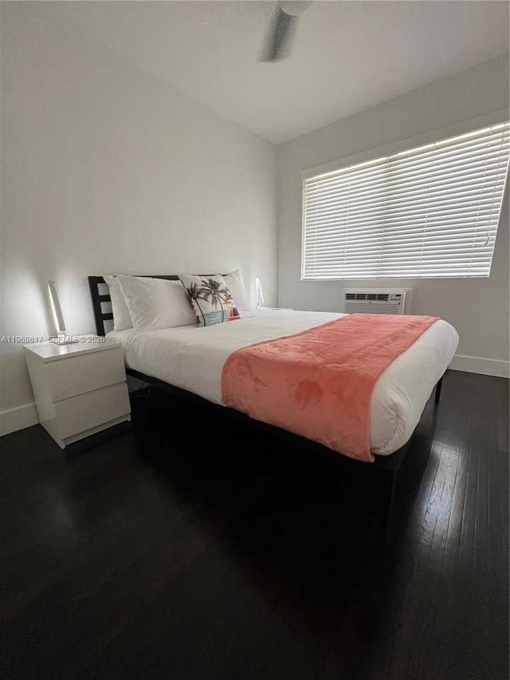 620 Jefferson Ave #4 - Photo 6 of 18