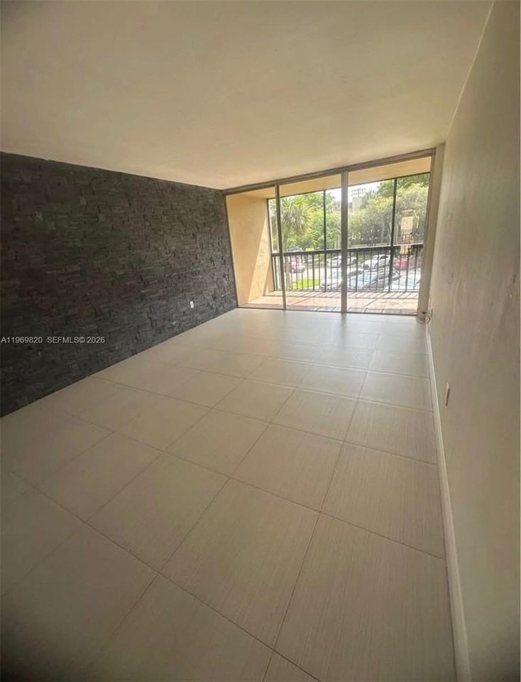 10845 Sw 112th Ave #204 - Photo 4 of 18