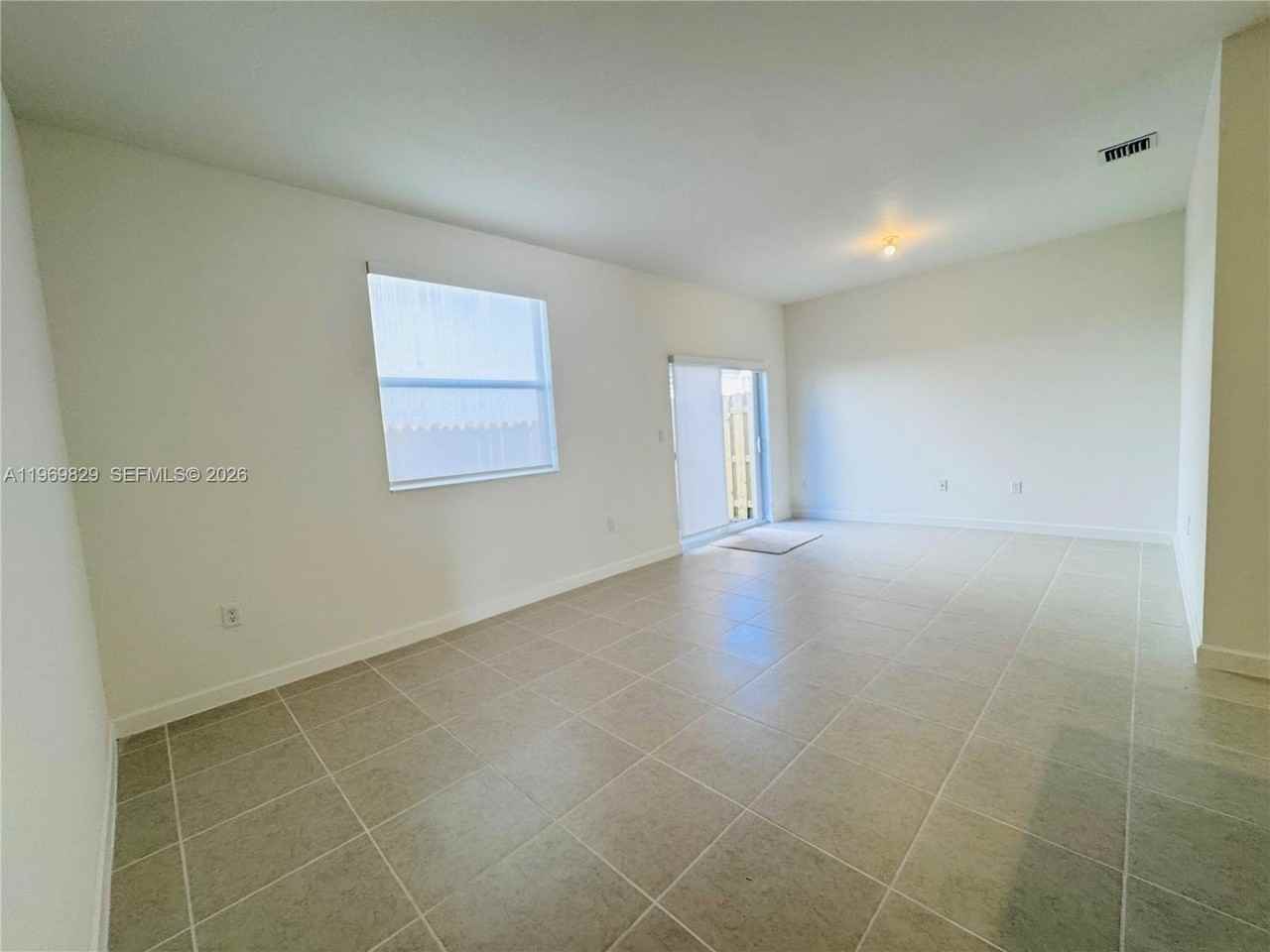 2527 Se 29th St - Photo 6 of 22