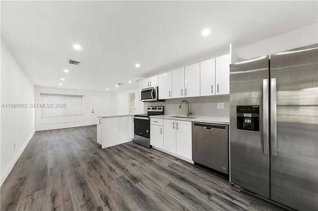 4020 Sw 50th St - Photo 2 of 10