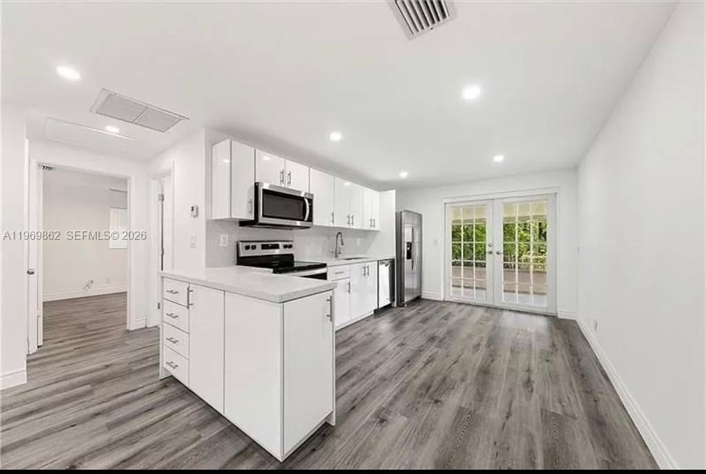 4020 Sw 50th St - Photo 3 of 10