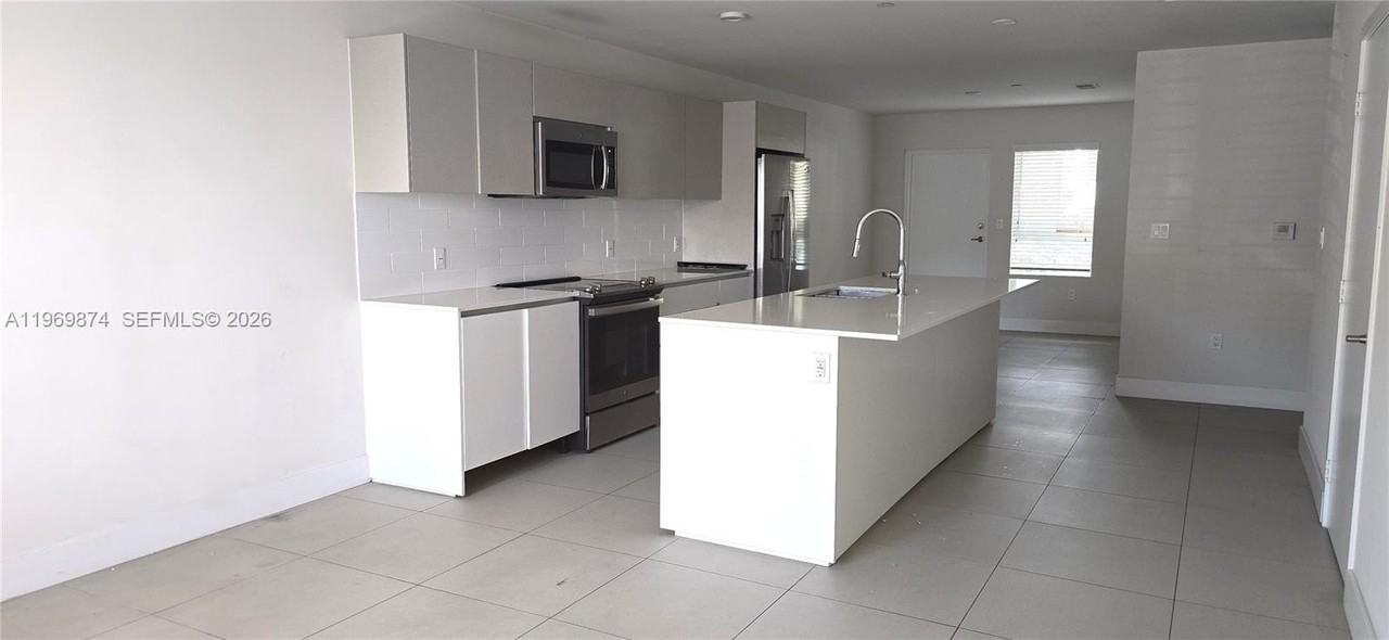 2535 Ne 193rd St #3104 - Photo 4 of 36