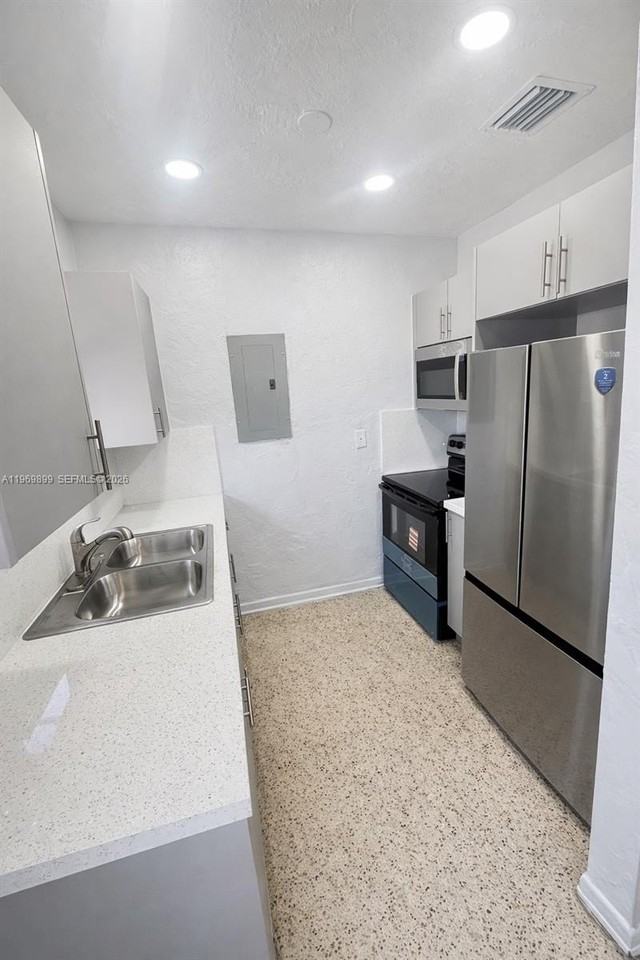 1801 Nw 82nd St - Photo 4 of 9