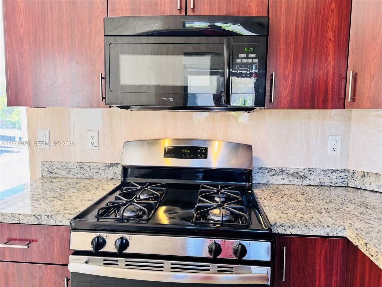 1035 94th St #4 - Photo 4 of 8