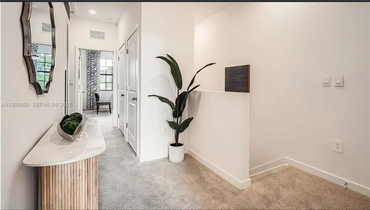 1114 Sw 9th Ave #0 - Photo 4 of 50