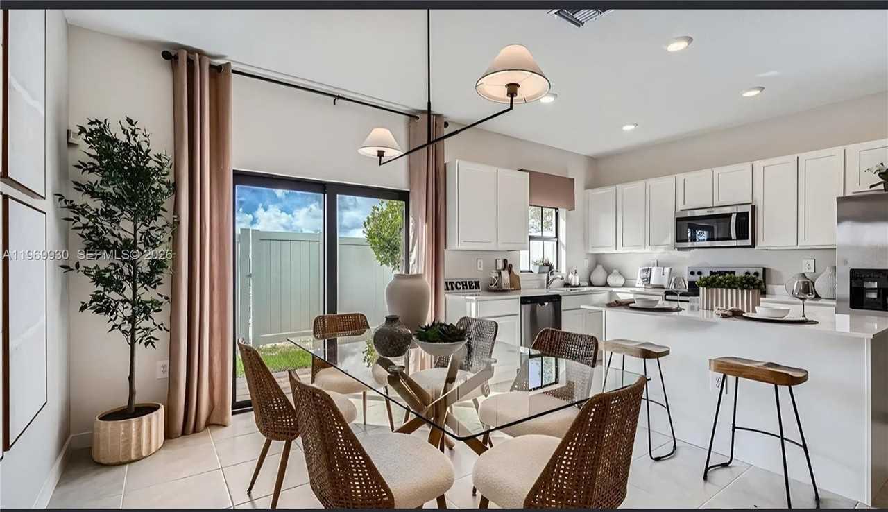 1114 Sw 9th Ave #0 - Photo 7 of 50