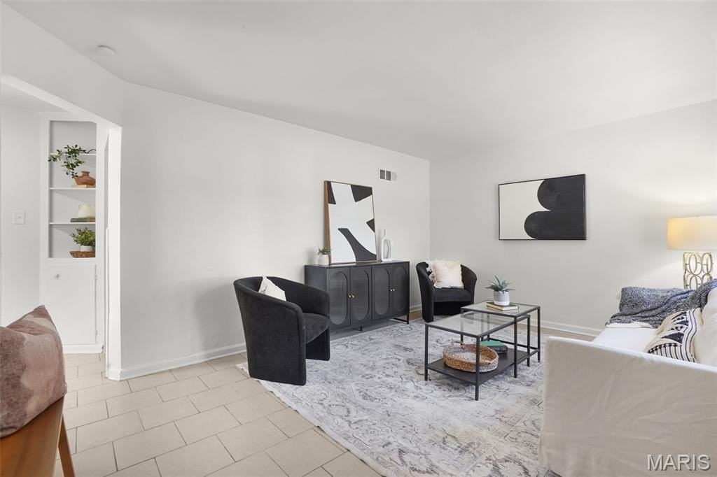 9845 Dennis Dr - Photo 4 of 30