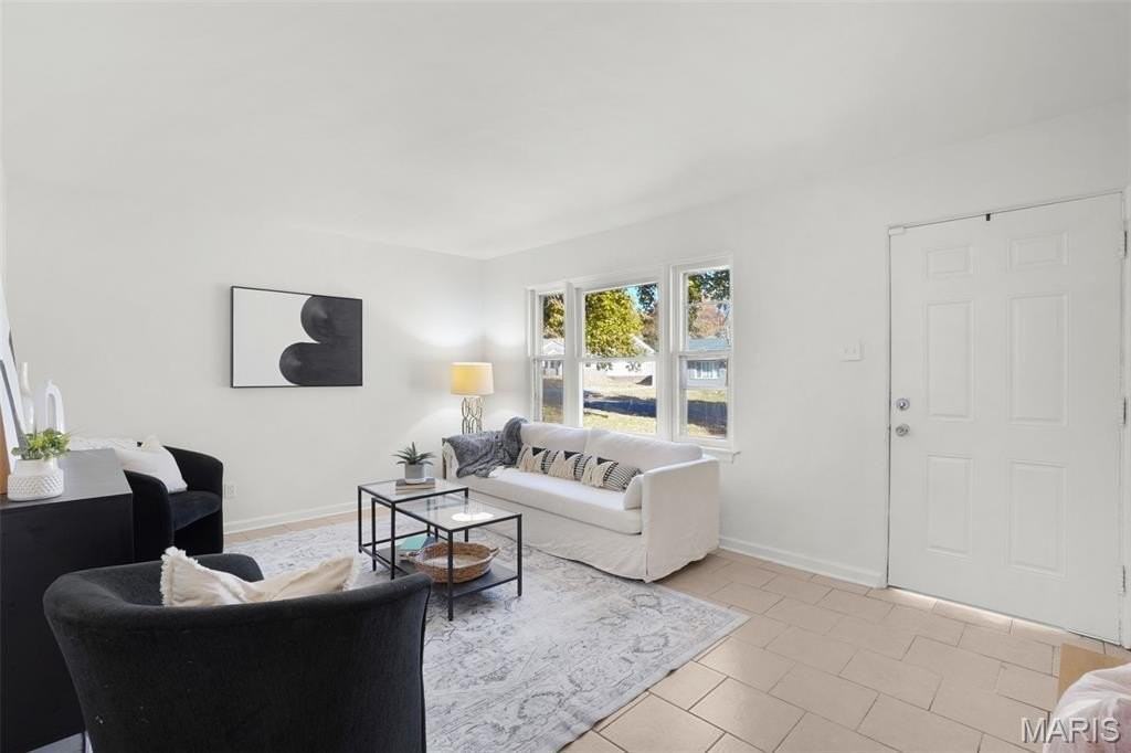 9845 Dennis Dr - Photo 5 of 30