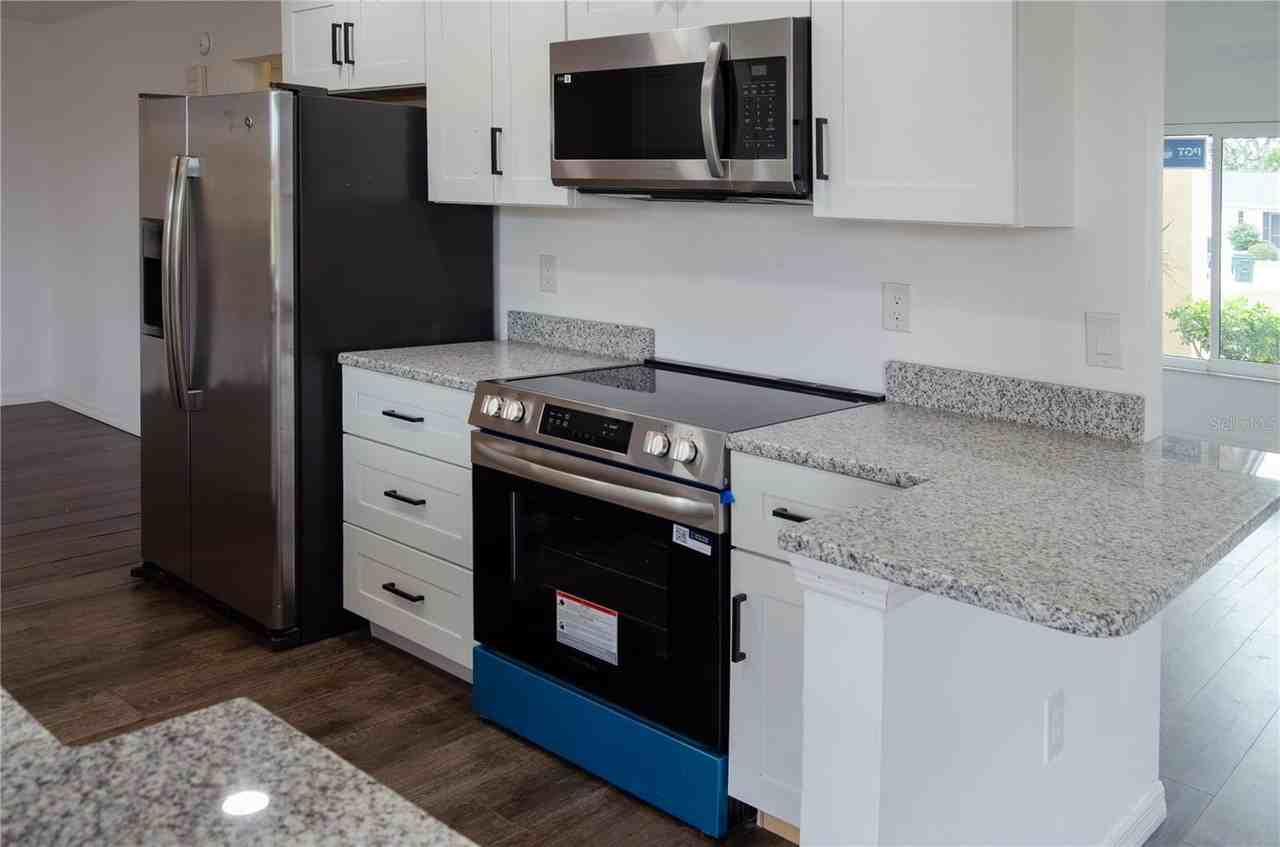 1355 Kirkwood Ln - Photo 4 of 27