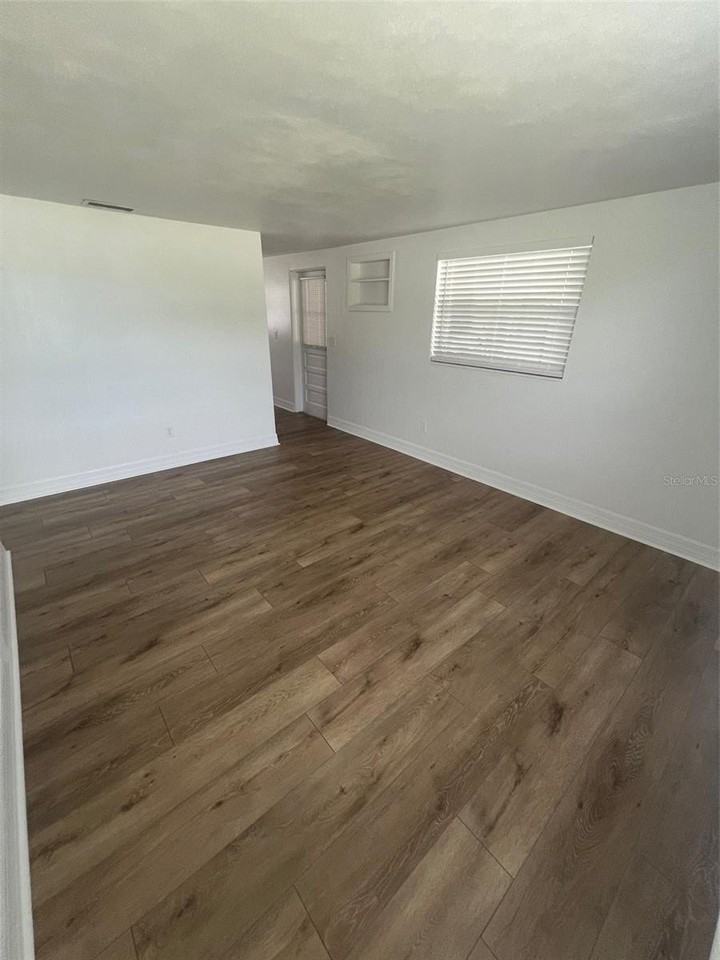 255 E Pomelo St - Photo 7 of 20