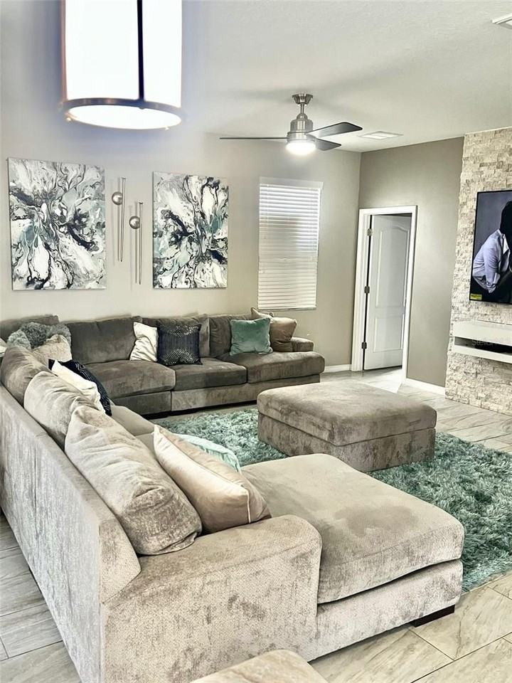 2220 Grantham Ave - Photo 4 of 17