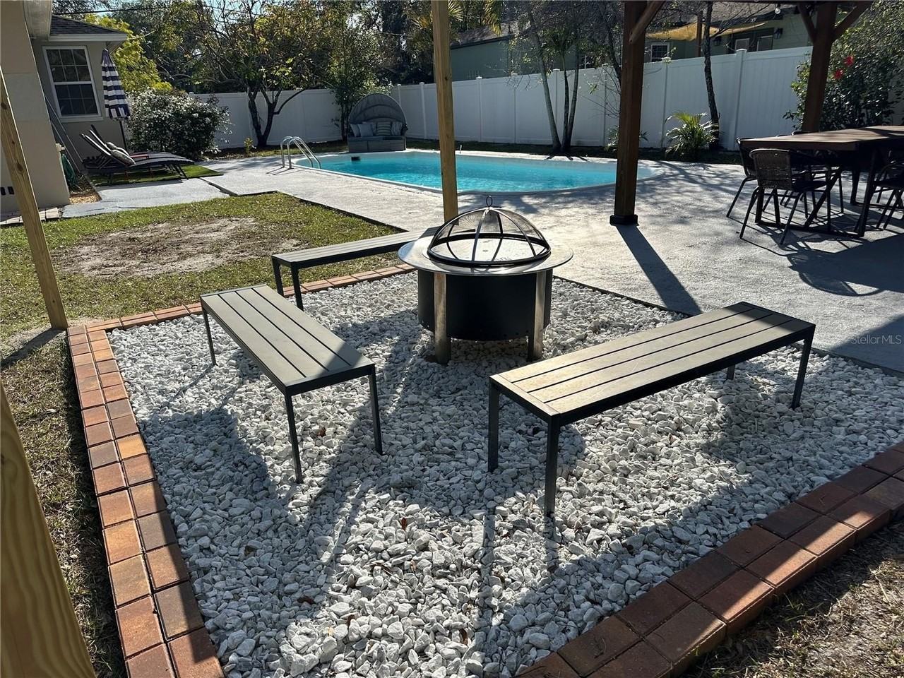 1108 E Chelsea St - Photo 3 of 45