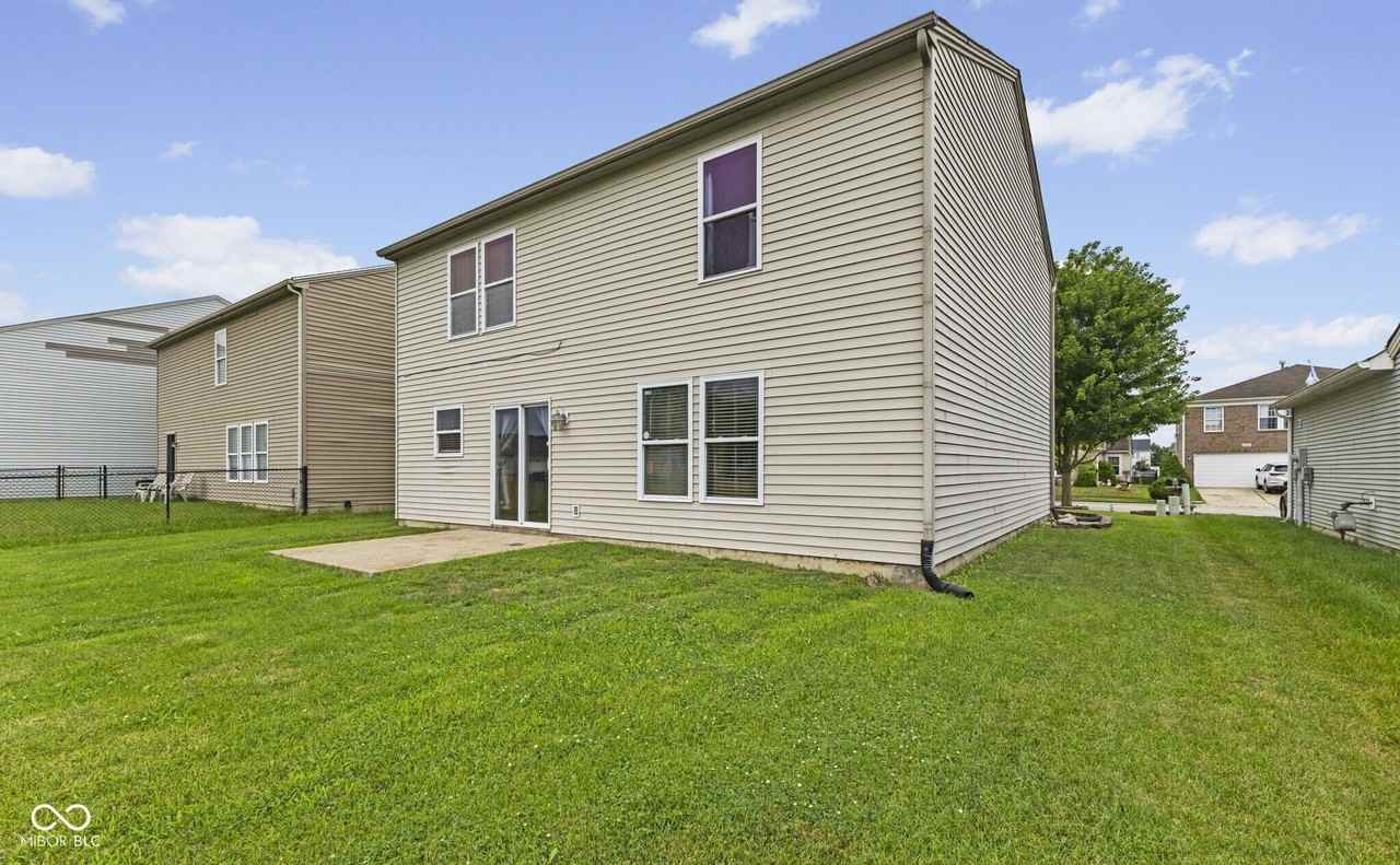 2230 Cedarmill Dr - Photo 4 of 20