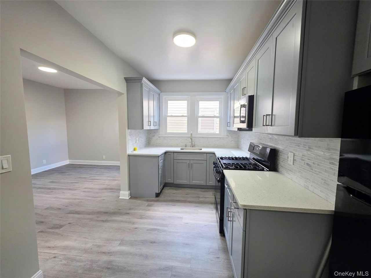 147 Jericho Tpke Unit 2 #2 - Photo 2 of 9