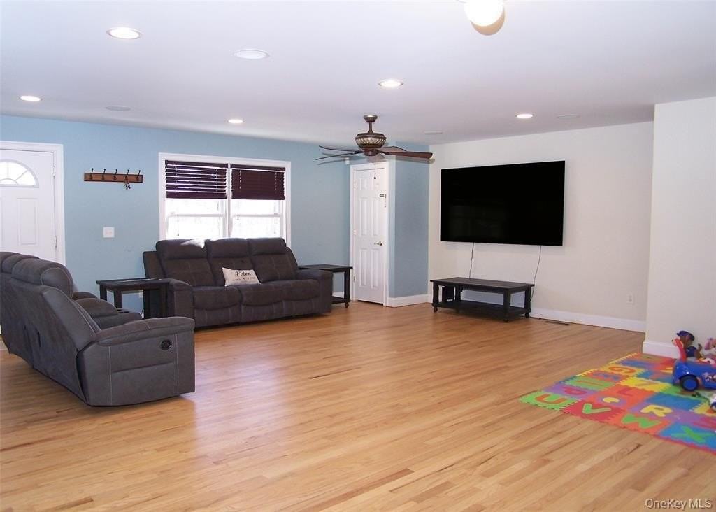 100 Lake Promenade - Photo 2 of 16