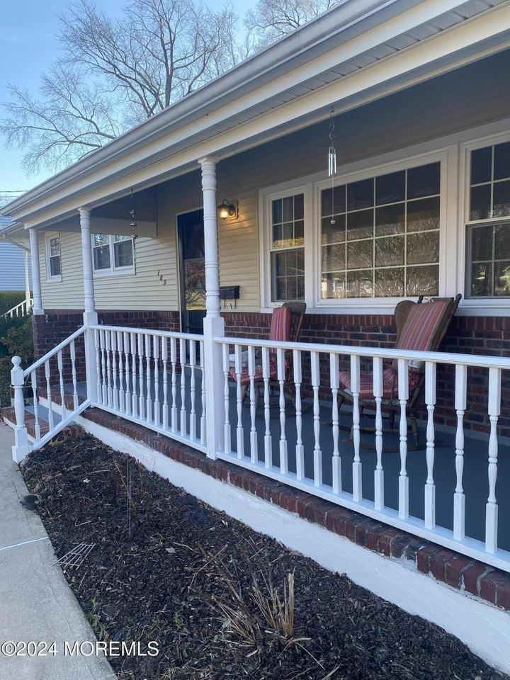 105 Suburban Dr - Photo 2 of 18