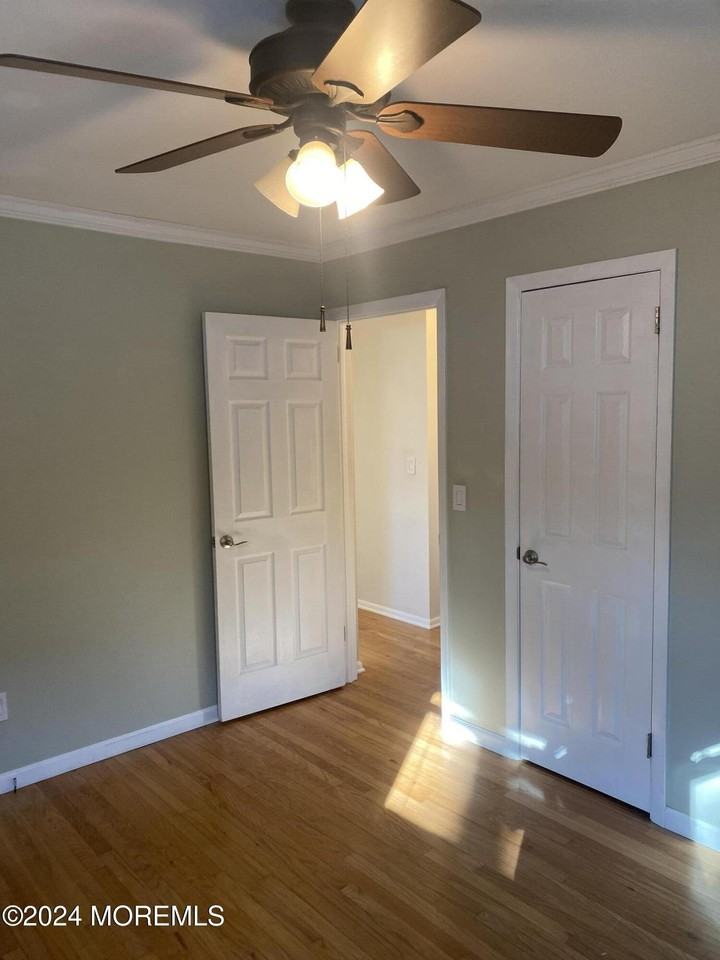 105 Suburban Dr - Photo 4 of 18