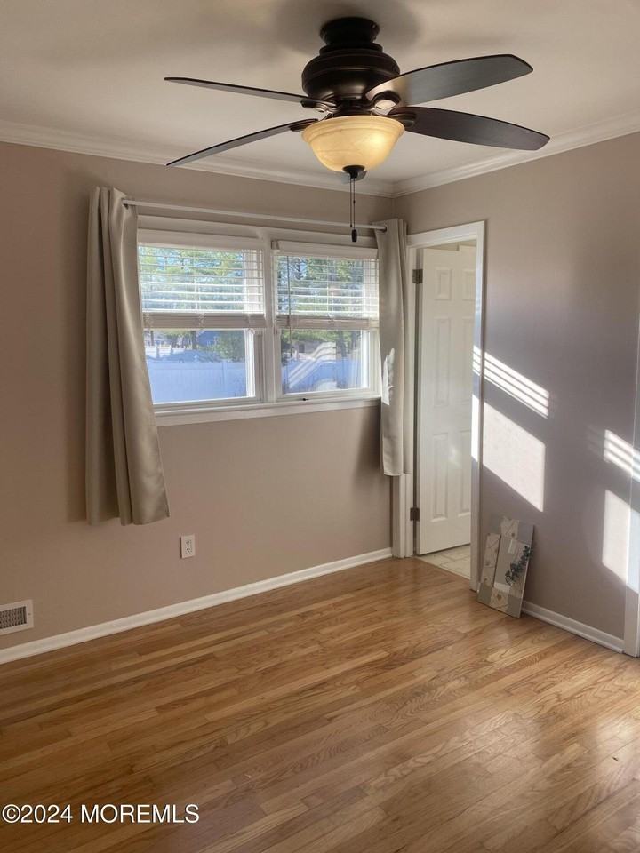 105 Suburban Dr - Photo 7 of 18