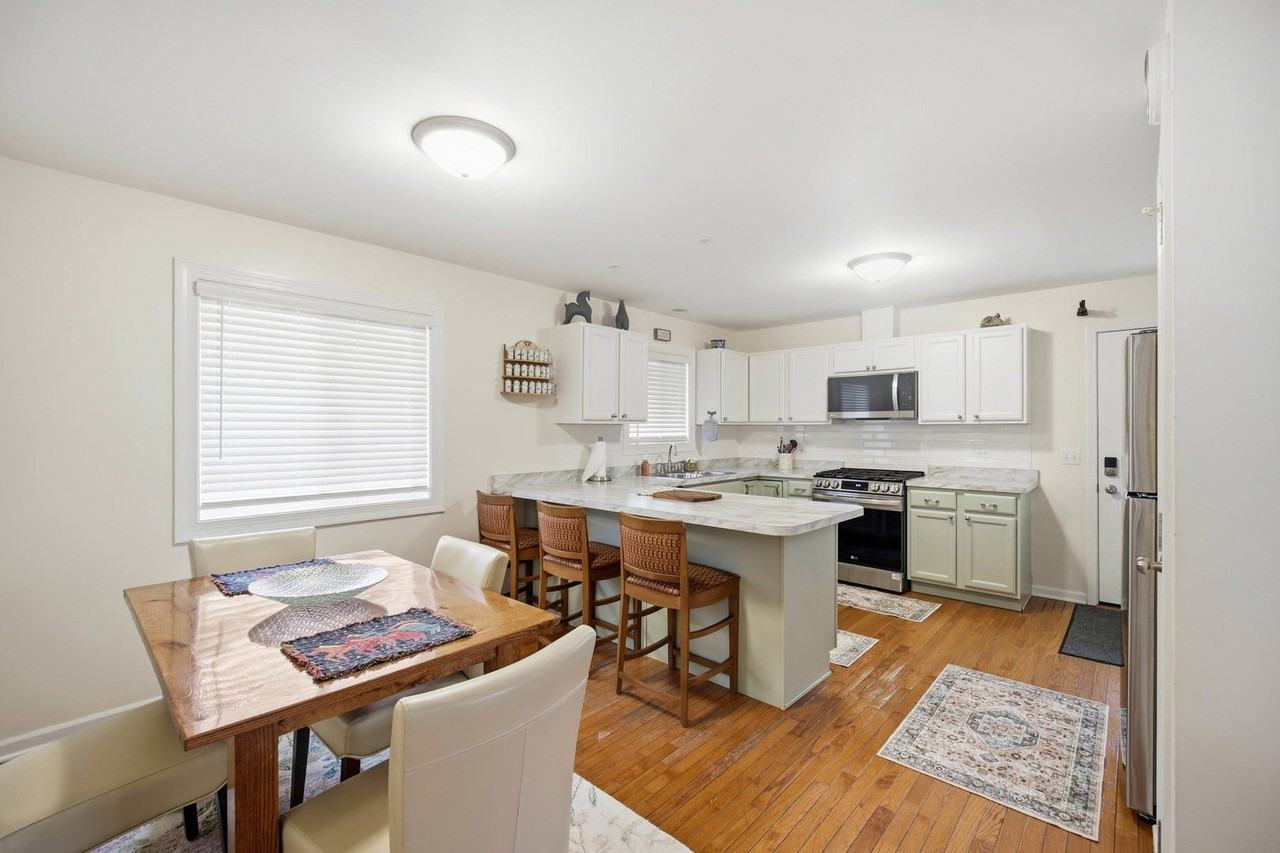 7611 South Dr - Photo 3 of 10