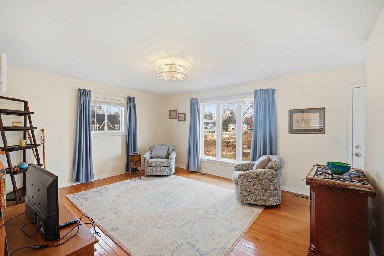 7611 South Dr - Photo 4 of 10