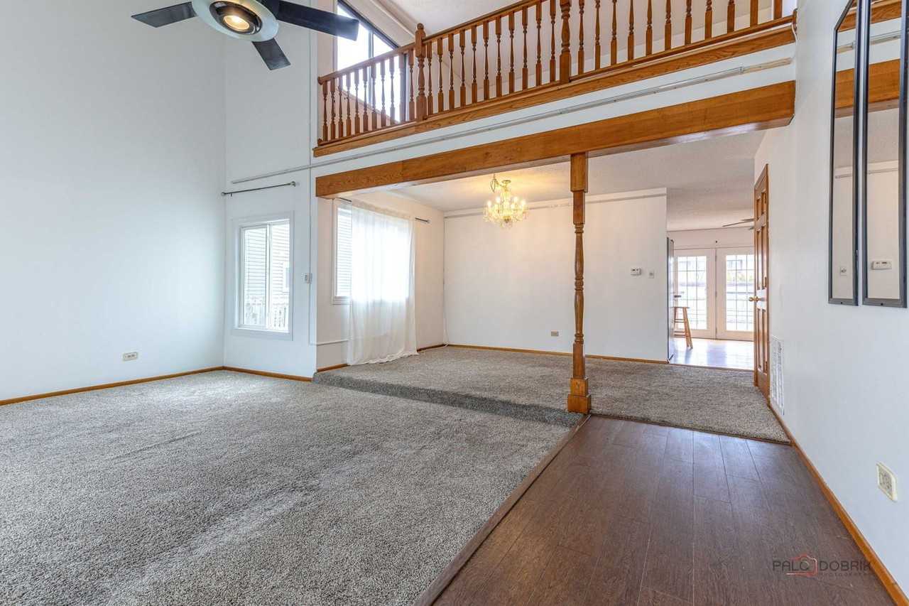 1261 Hialeah Ln - Photo 2 of 12