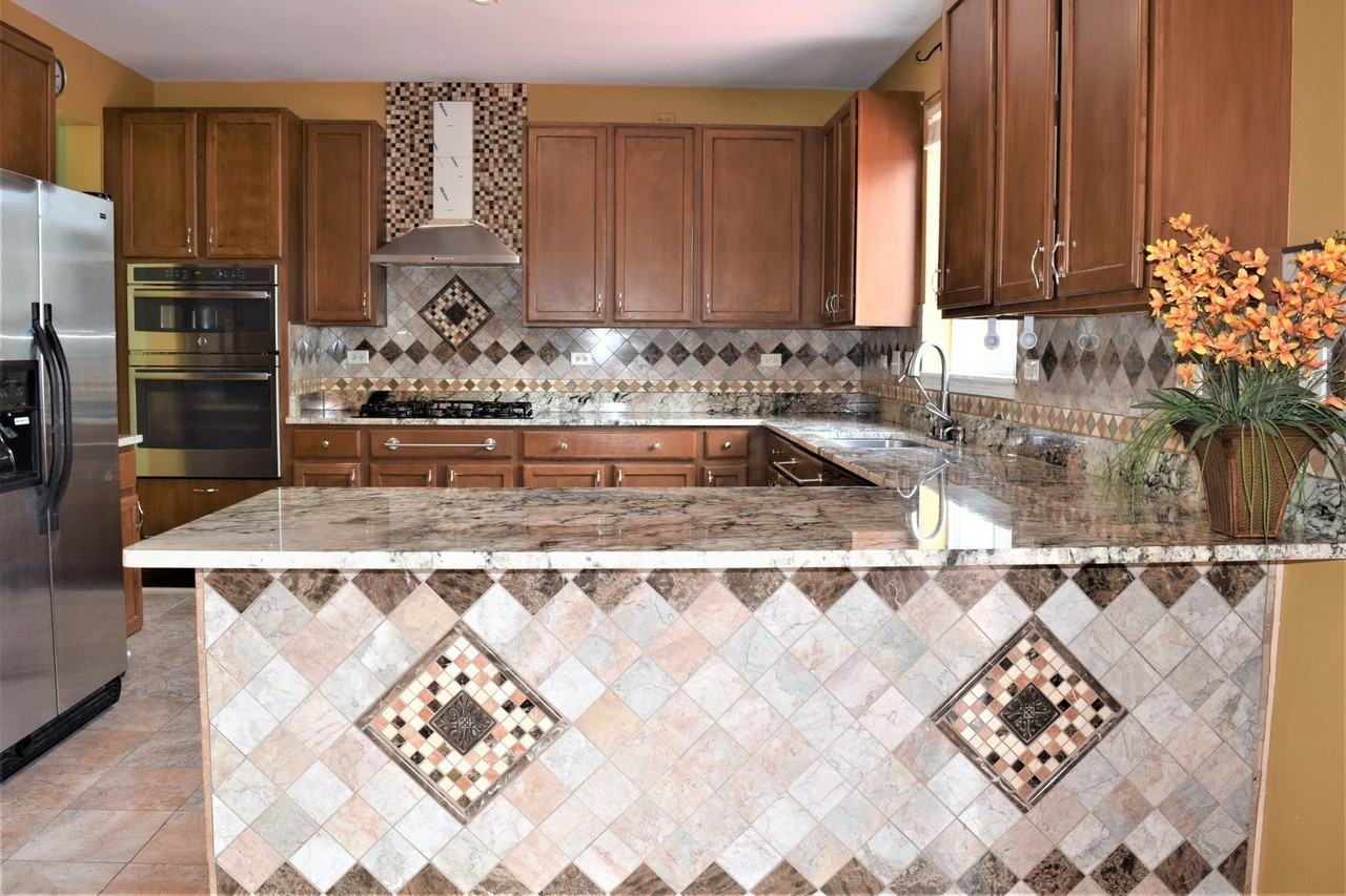 2480 Lehman Dr - Photo 6 of 14