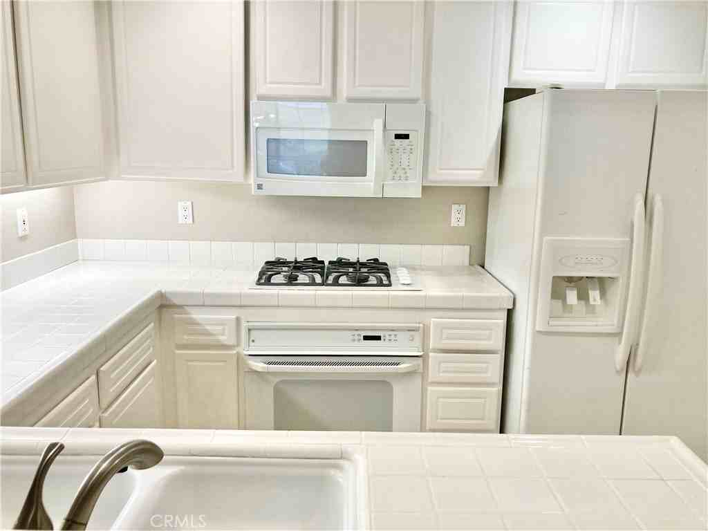 904 Reggio Aisle - Photo 2 of 11