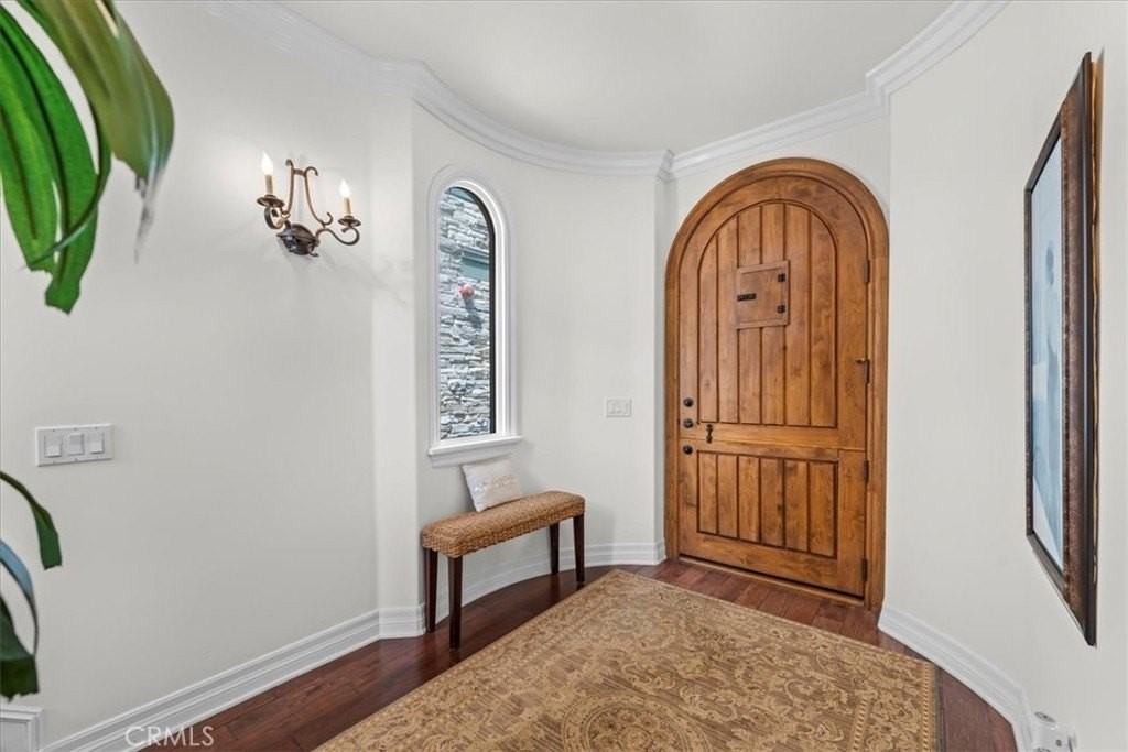 504 Avocado Ave - Photo 5 of 20