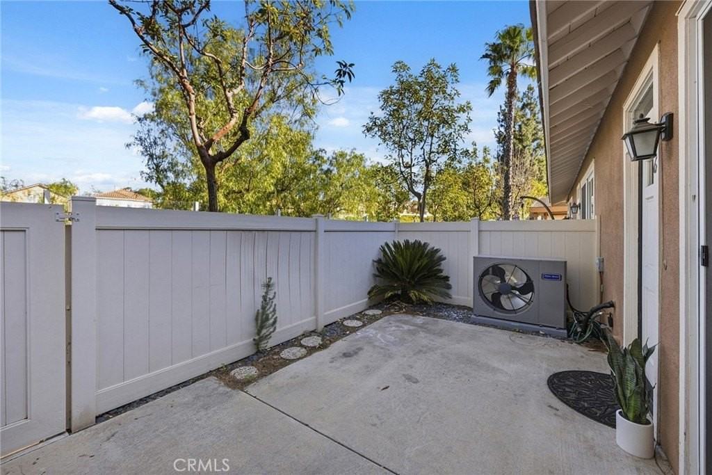 876 S Yellowstone Way - Photo 5 of 25