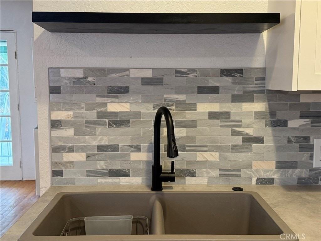 4488 Hillside Ave - Photo 5 of 8