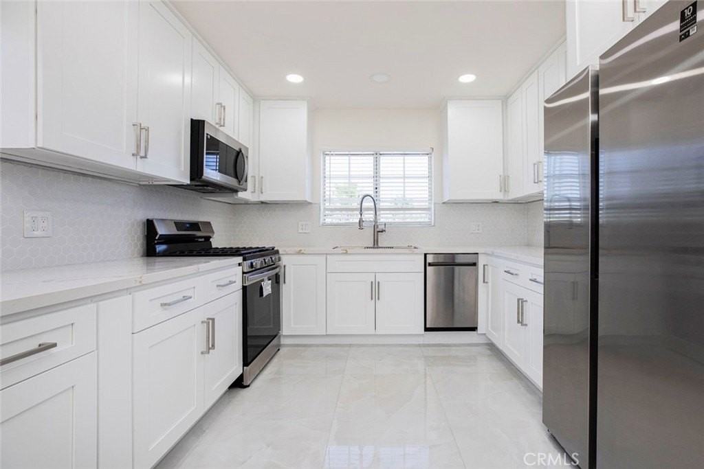 11110 Odell Ave - Photo 3 of 40