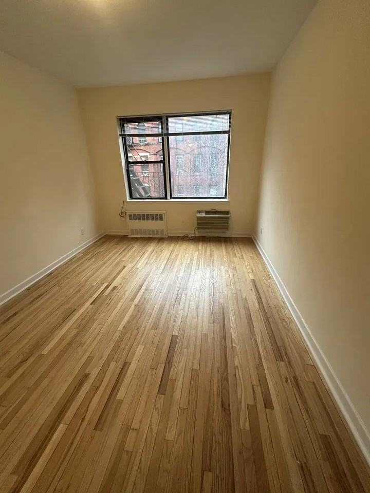 523 E 85th St #4A - Photo 3 of 8