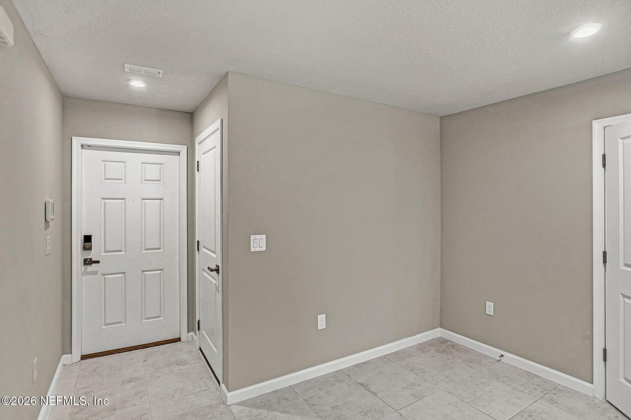 1640 Kinsman Ave - Photo 2 of 18