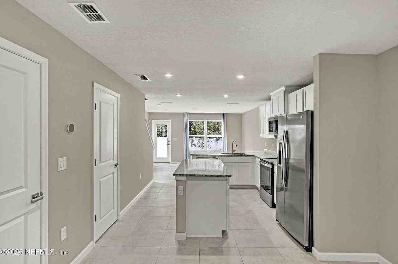 1640 Kinsman Ave - Photo 5 of 18