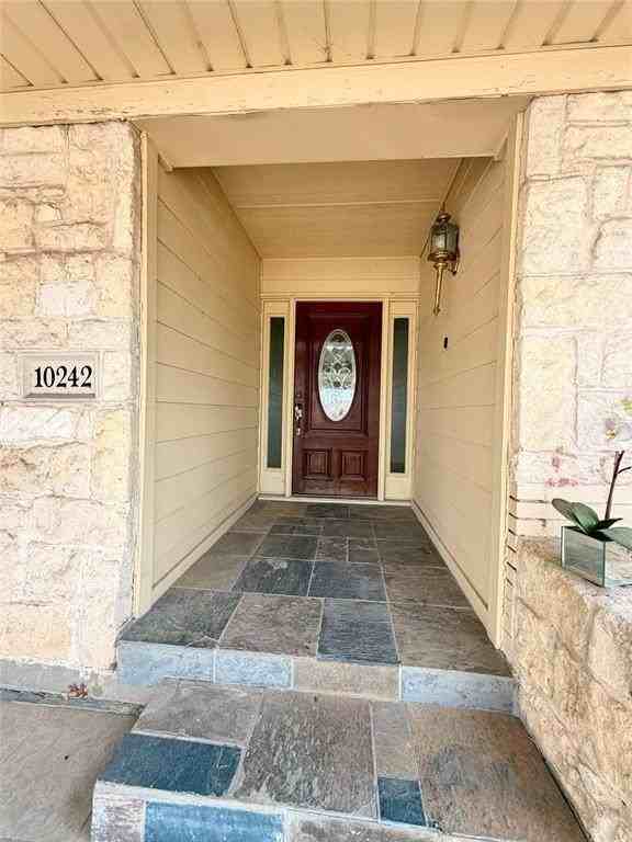 10242 Brockbank Dr - Photo 2 of 18