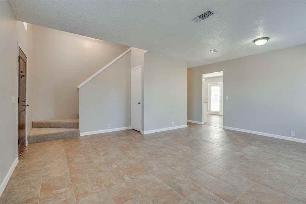 1029 Beechwood Dr - Photo 2 of 24
