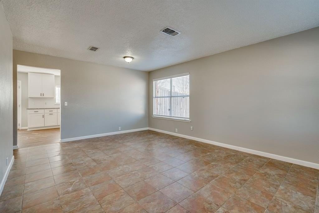 1029 Beechwood Dr - Photo 3 of 24