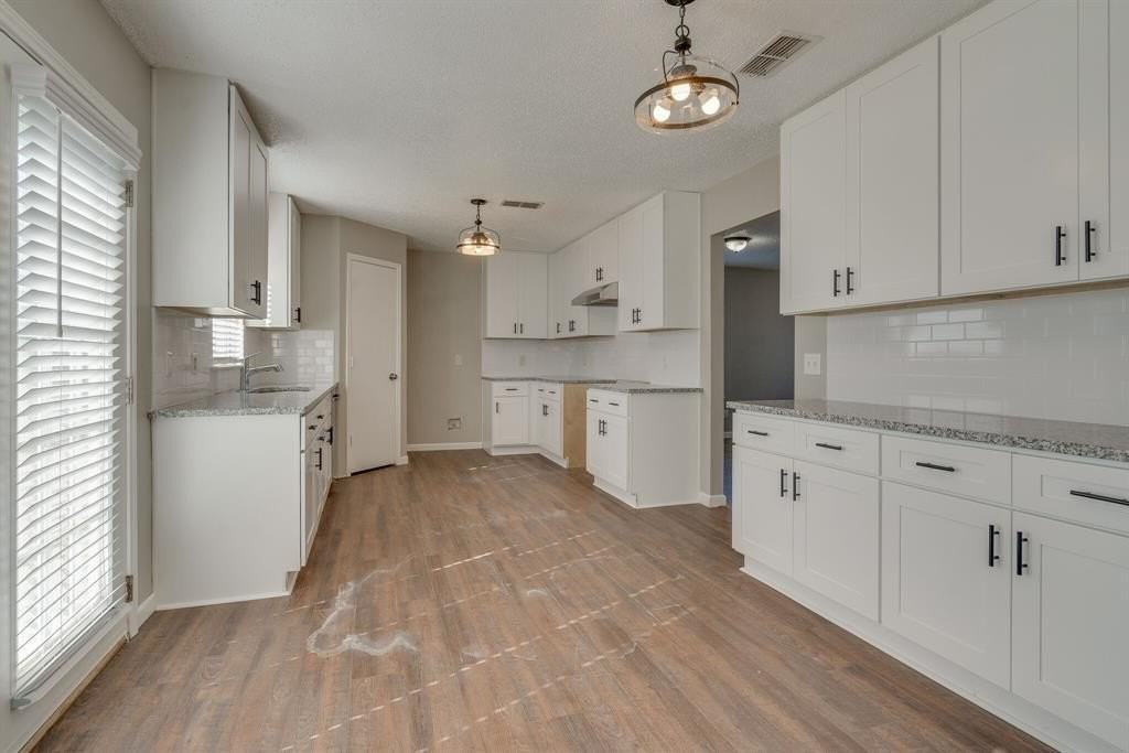 1029 Beechwood Dr - Photo 4 of 24