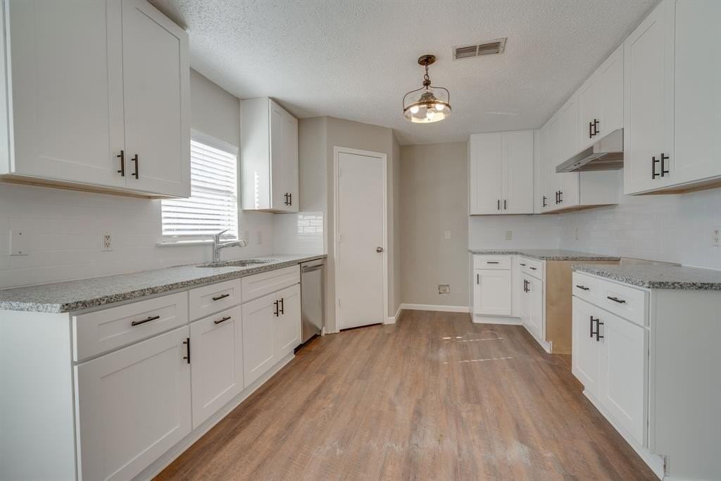 1029 Beechwood Dr - Photo 5 of 24