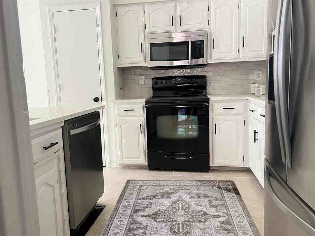 3642 Foxboro Ln - Photo 7 of 19